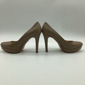 1786. Nine West Taupe Platform Pump EUC Size 8.5
